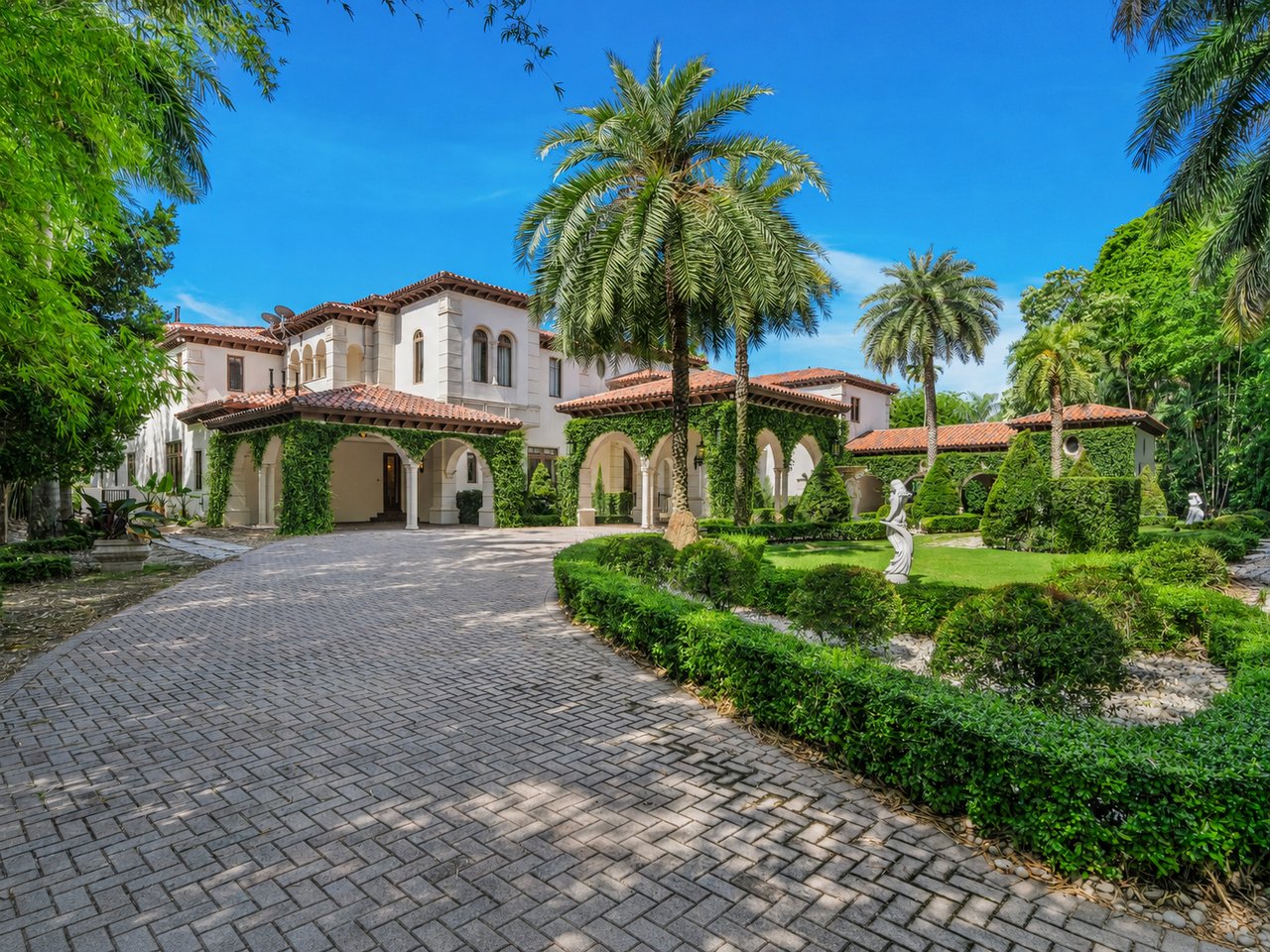 150 Edgewater Drive