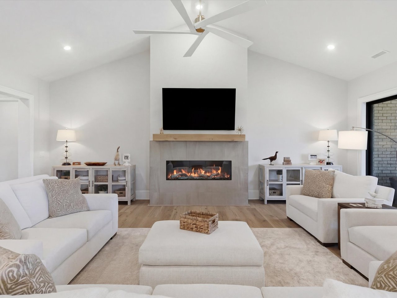 1008 Broadmoor