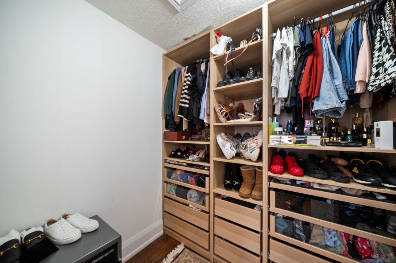 SOLD: Show Like a Model!