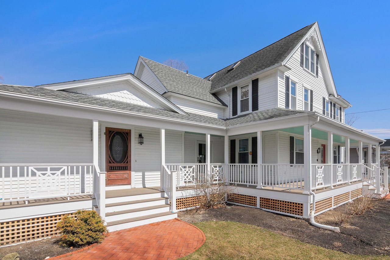 1090 Buttonwoods Ave