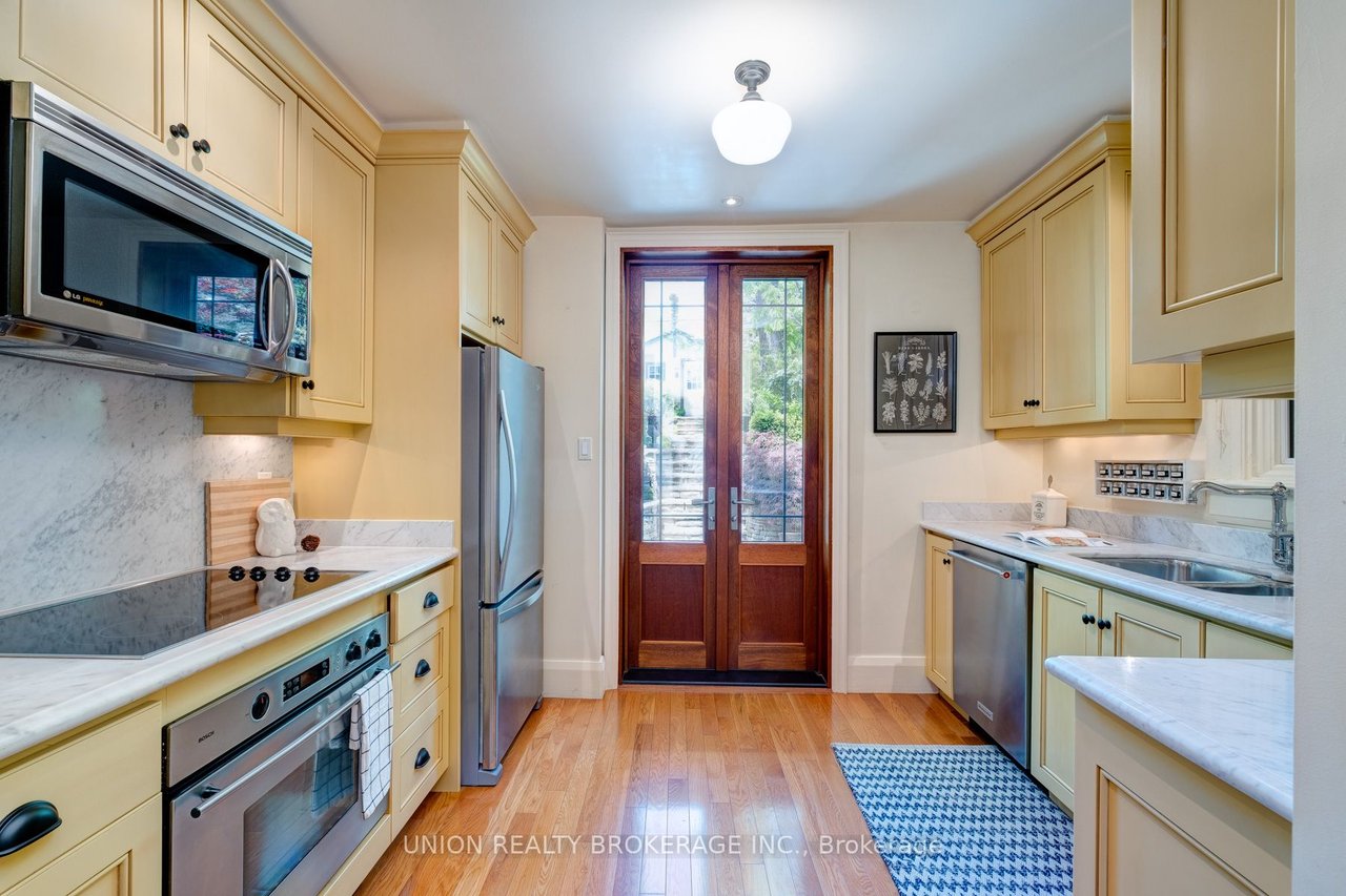 47 Pine Cres