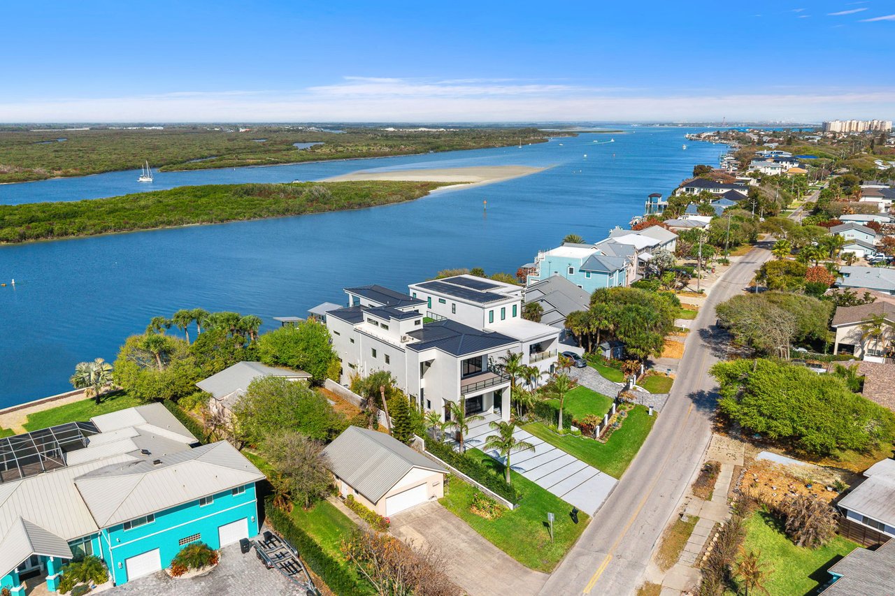 1194 N Peninsula Ave New Smyrna Beach, FL 32169