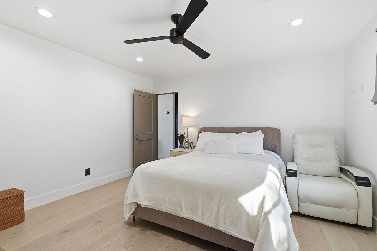 3901 E WELDON Avenue