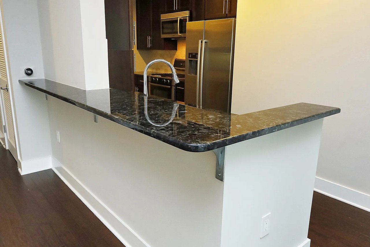 140 W Franklin St #514