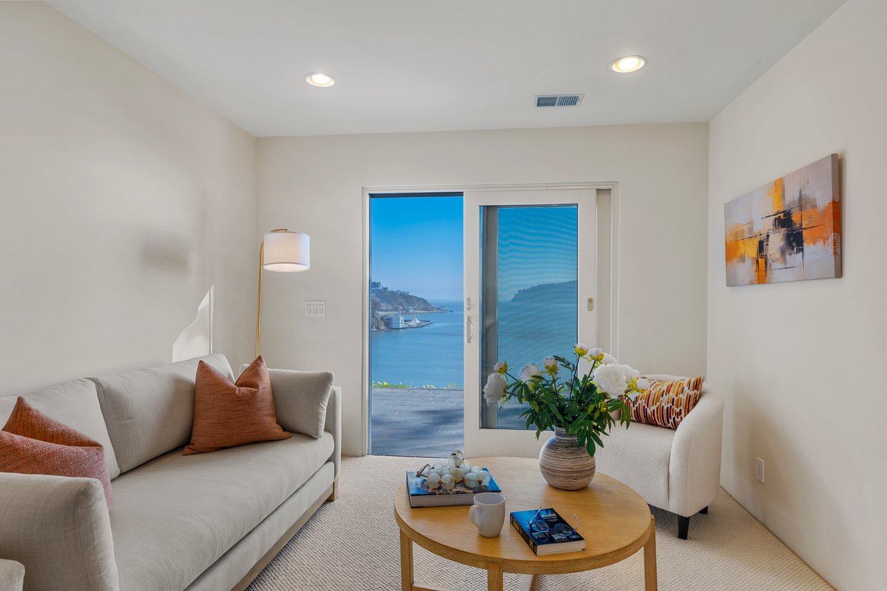 Picturesque Bay Views on Belvedere Island