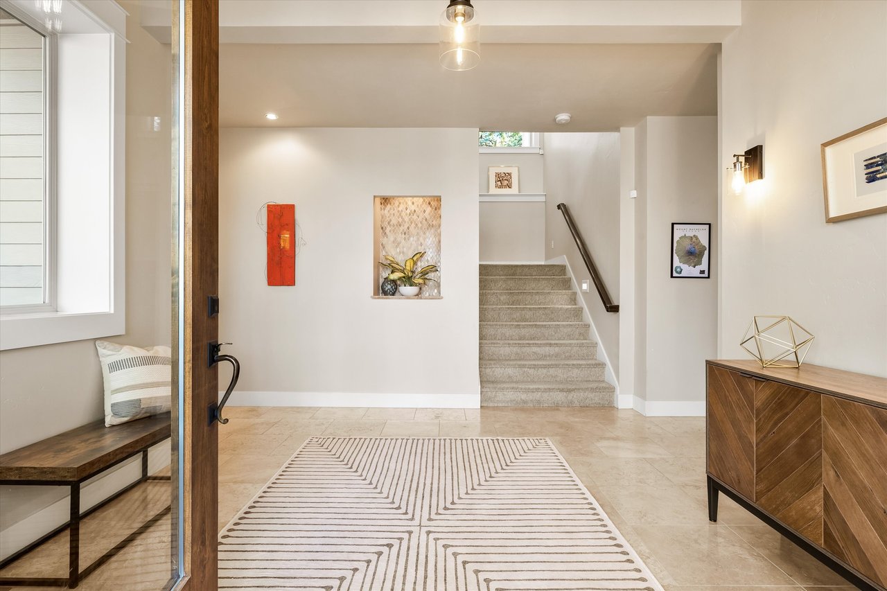 2589 NW Champion Circle