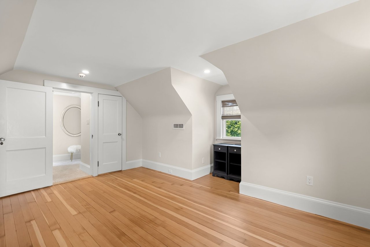 3 Essex Rd