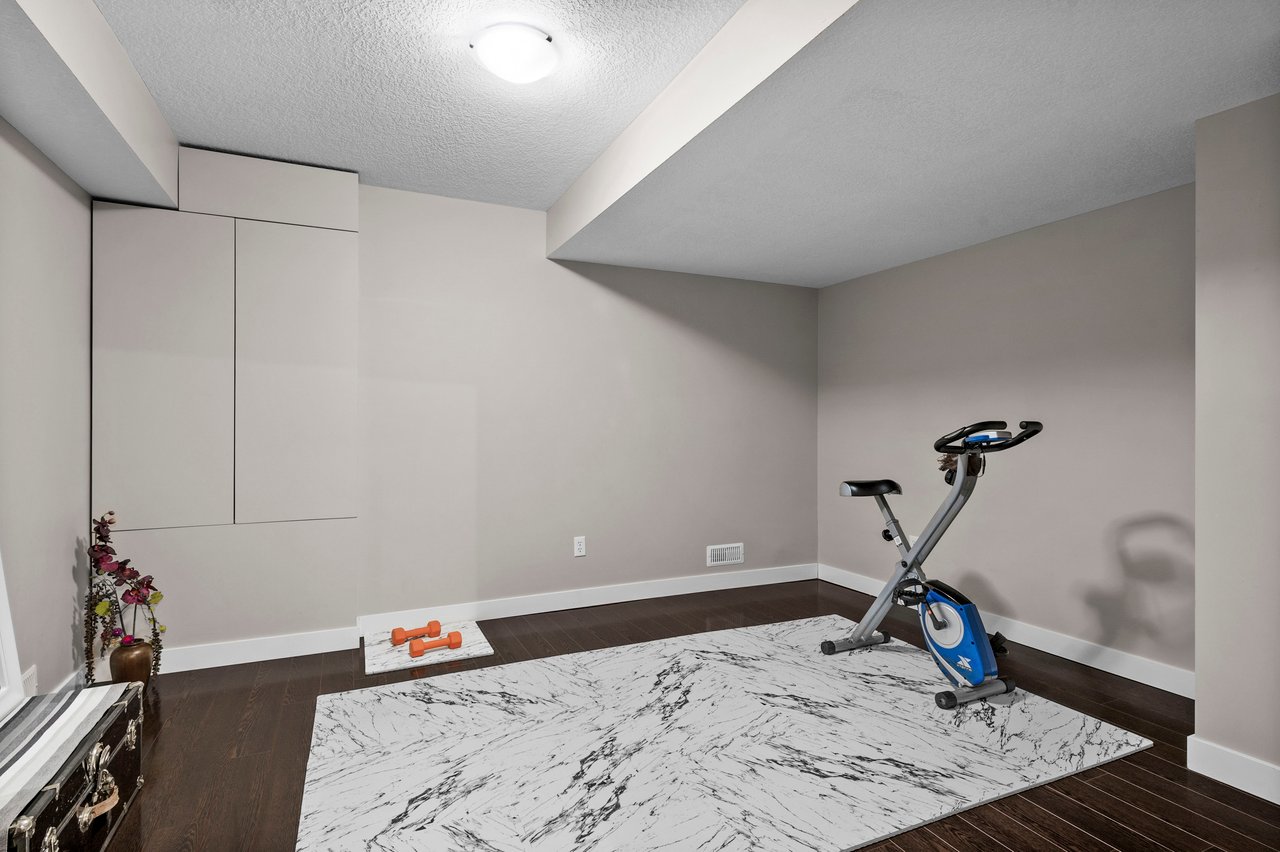207 Royal Oak Bay NW