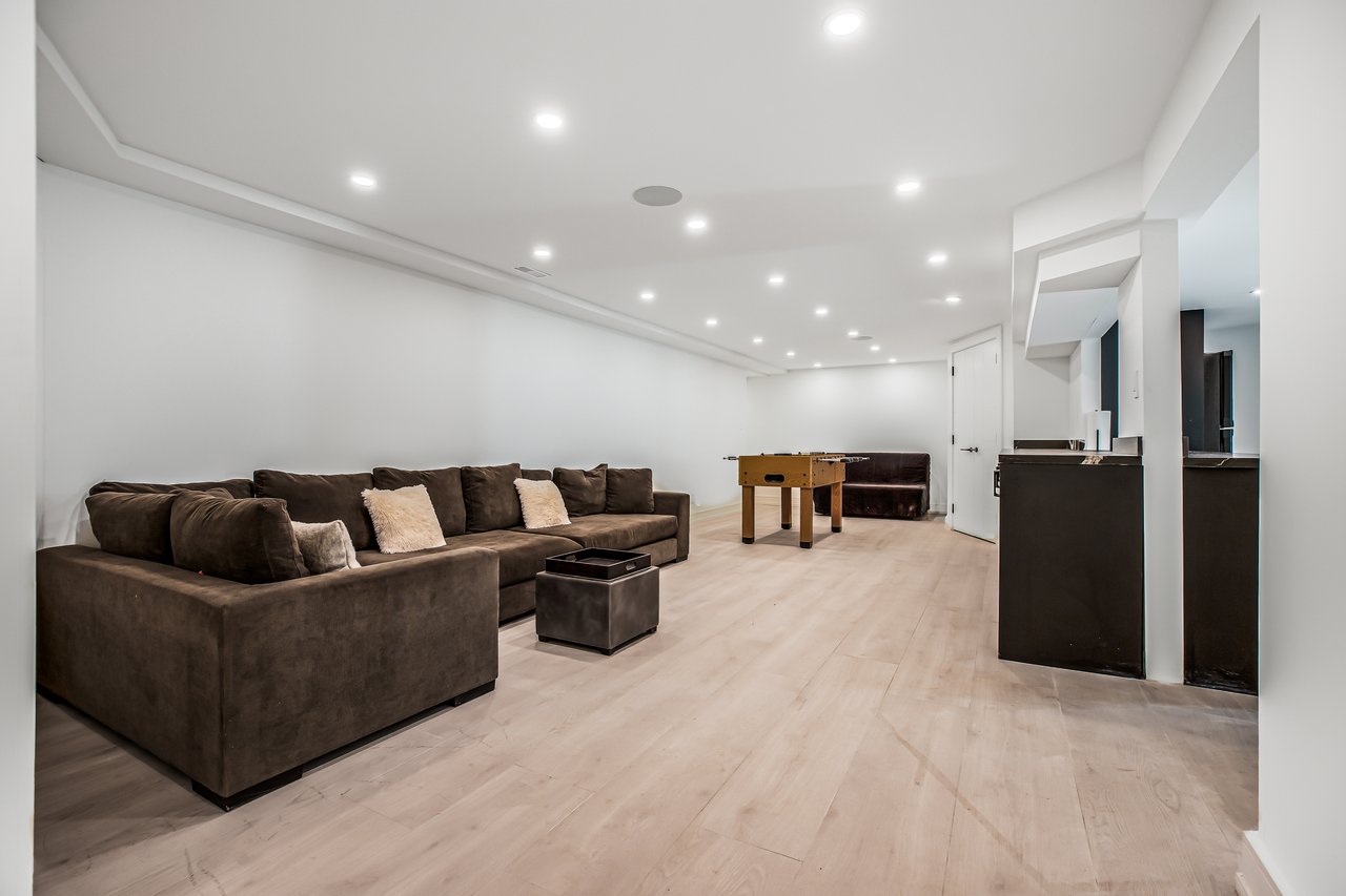 285 Balmy Beach Road