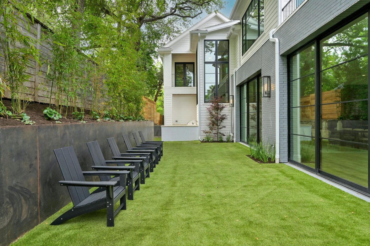 2400 Bridle Path