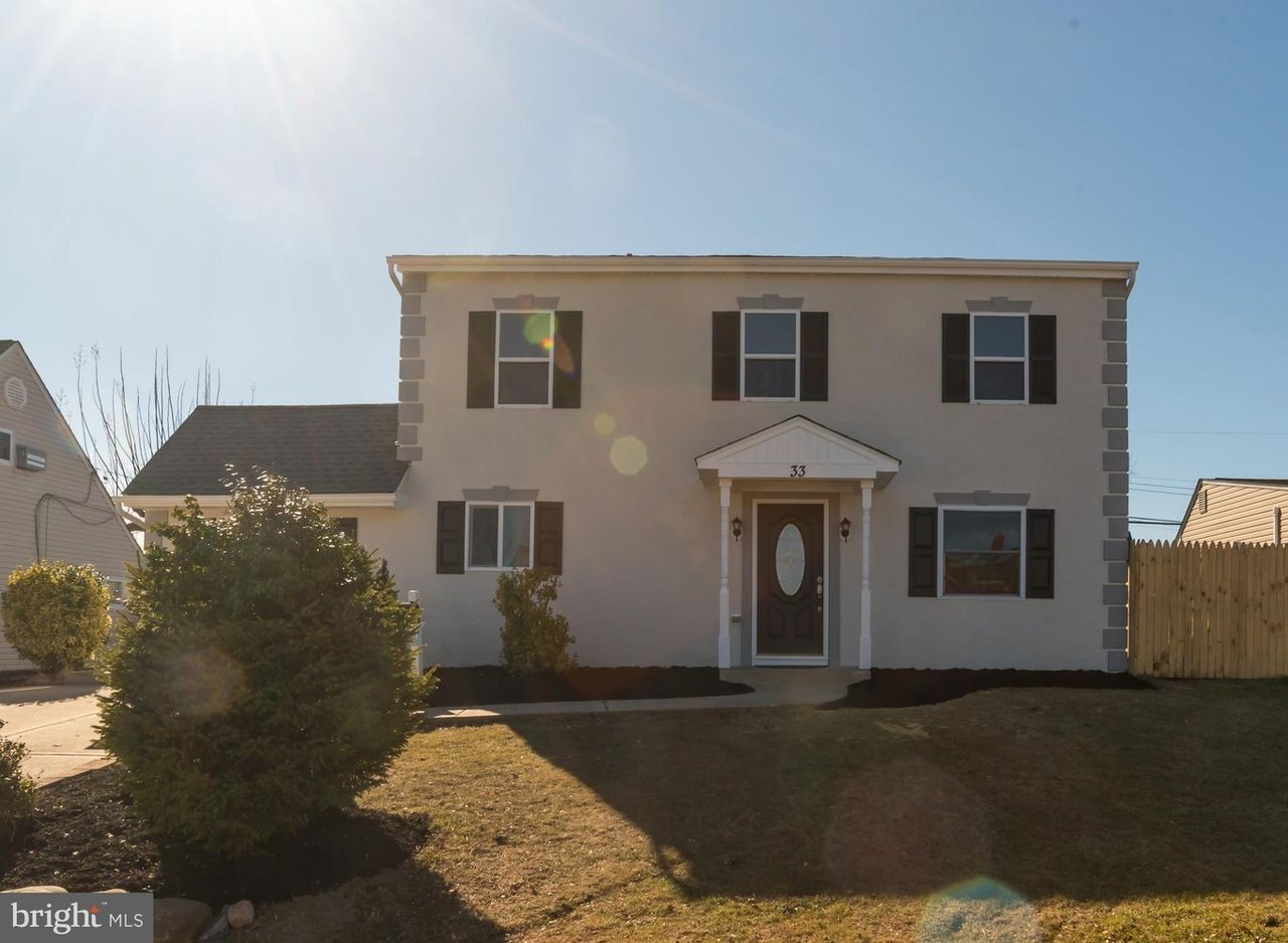 33 River Ln