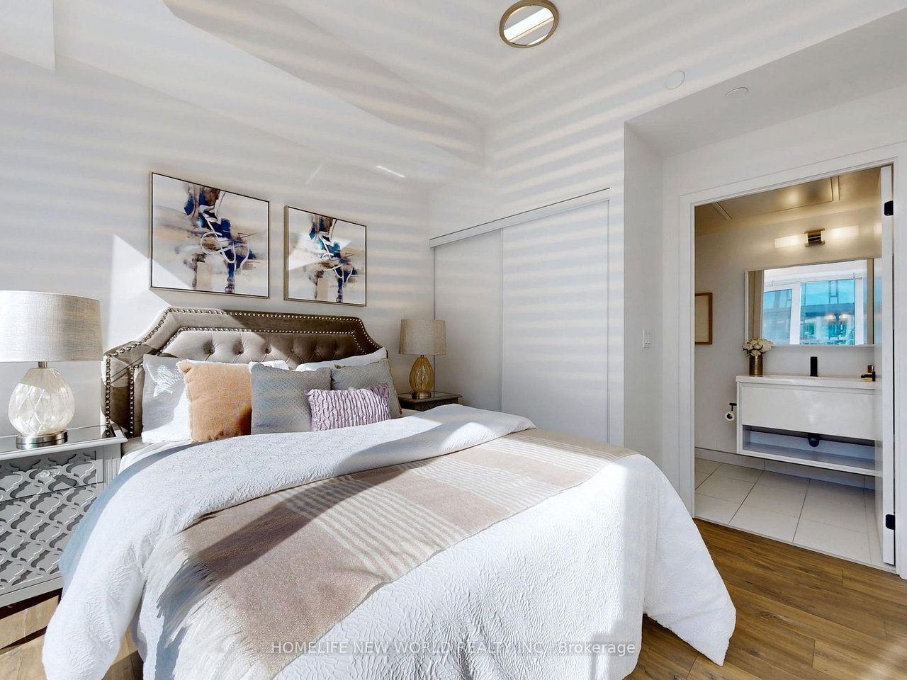 VIBRANT PENTHOUSE IN DOWNTOWN