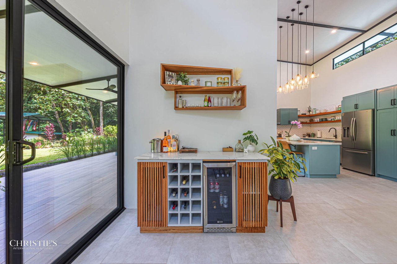 Contemporary Mountain View Villa – 10 Minutes to Playa Dominical