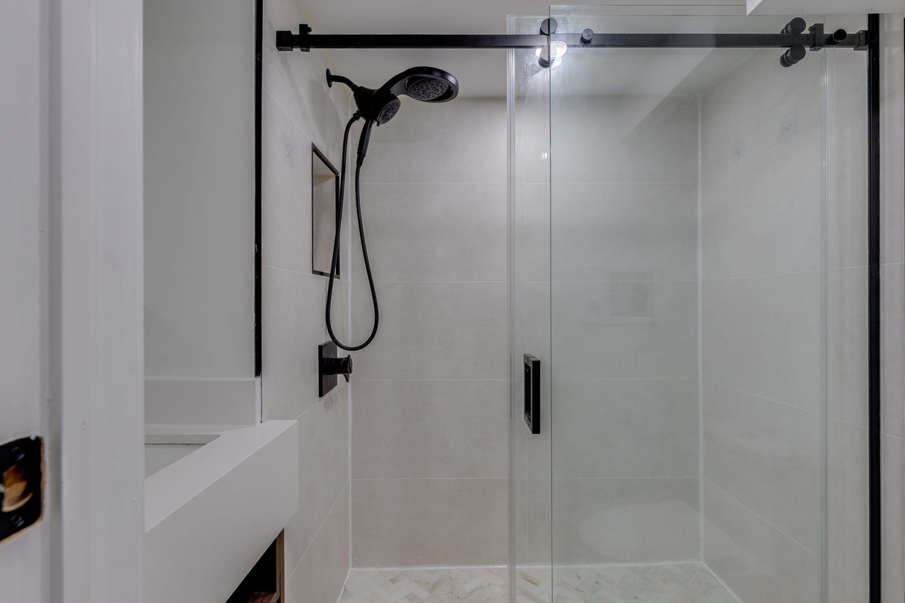 120 Glenlake Ave, Basement