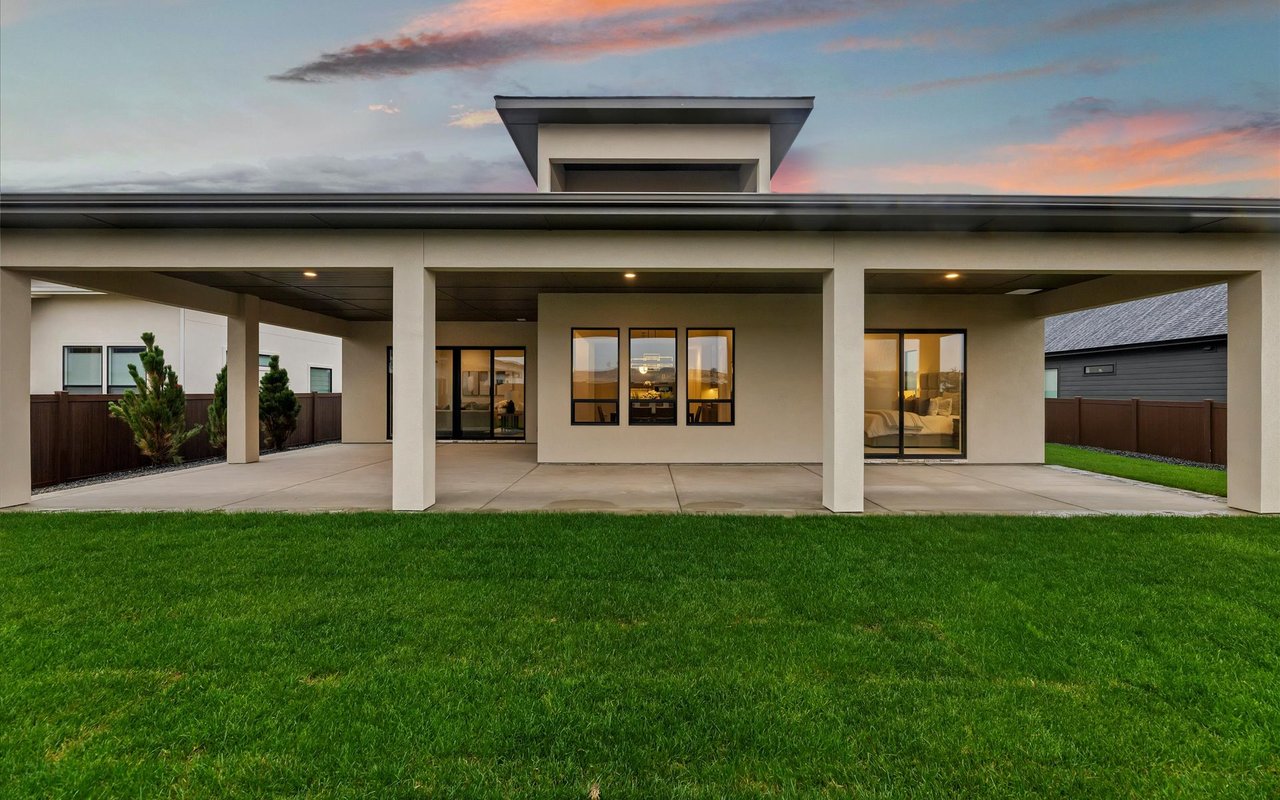 Modern Craftsman at the Base of the Star Foothills