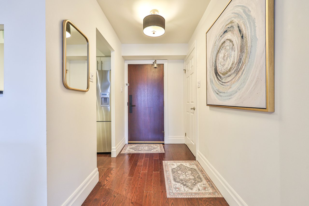 404-185 Robinson Street, Oakville