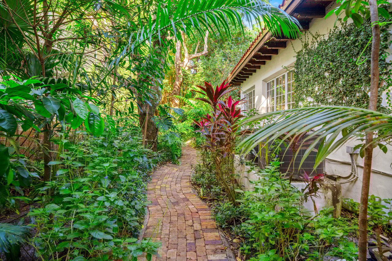 2524 Regatta Avenue