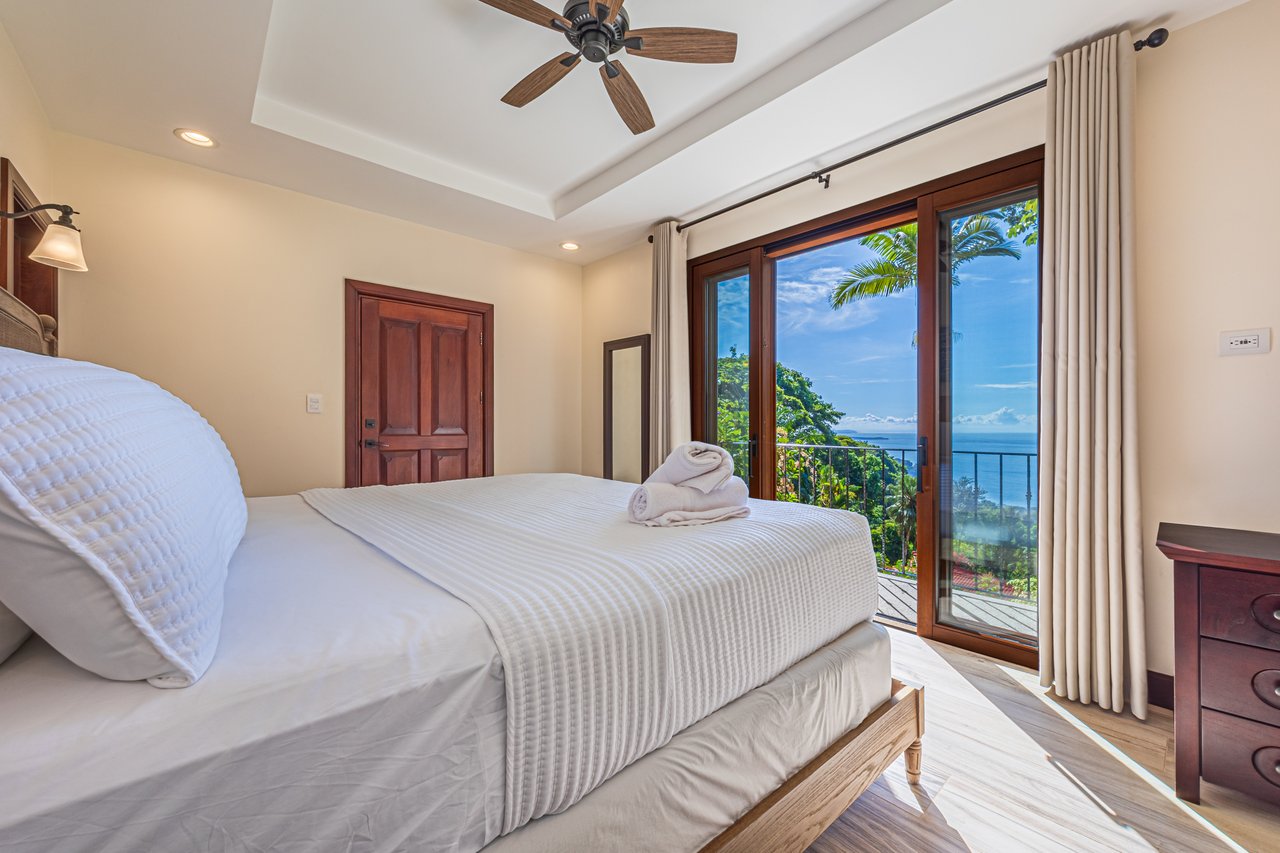 Nido Escondido, Playa Dominical