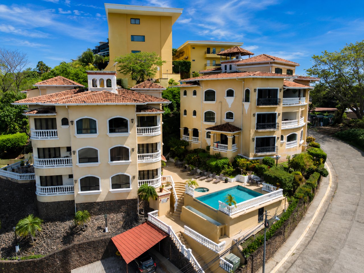 Flamingo Marina Real 11 – Move-in Ready Condo Steps from Flamingo Beach   