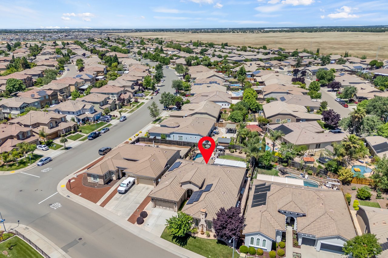 4040 Borderlands Dr