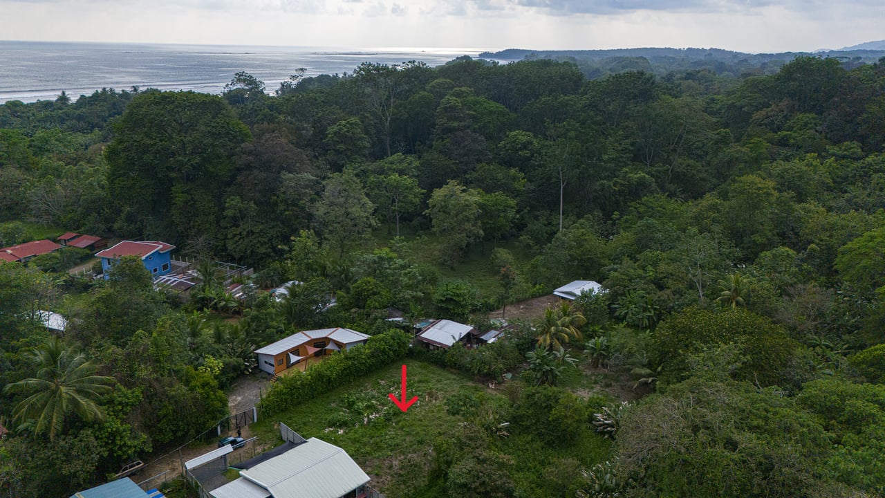Affordable beach lot in Uvita
