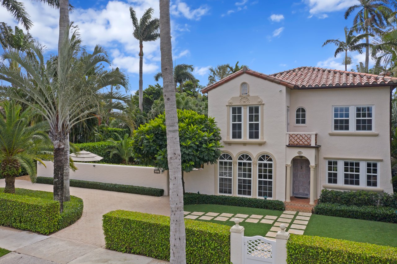 Double Lot Charmer In Town