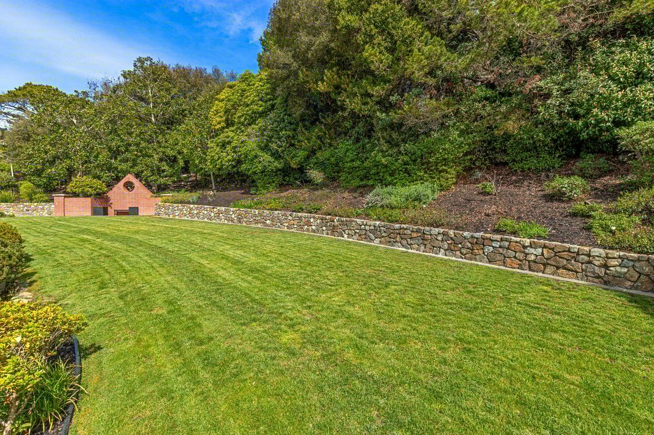 The Extraordinary Round Hill Estate