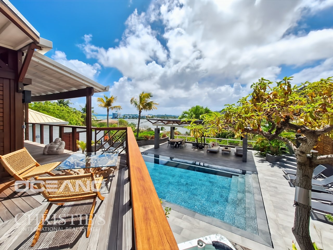 Magnificent sea-view villa + 3 bungalows