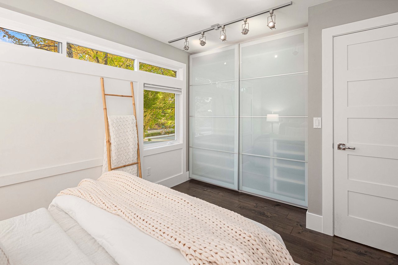 827 Lake Street S Unit: 208