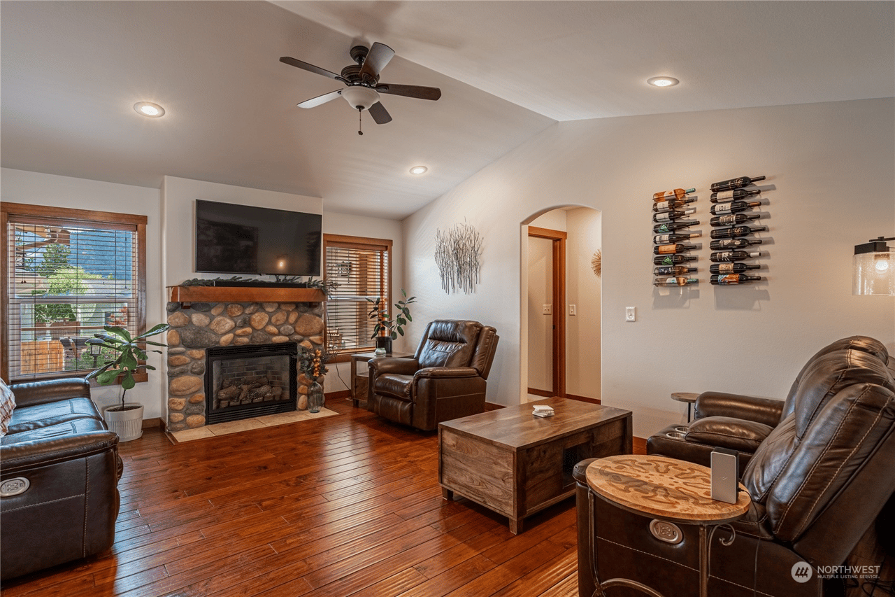 393 Ridgewood Dr