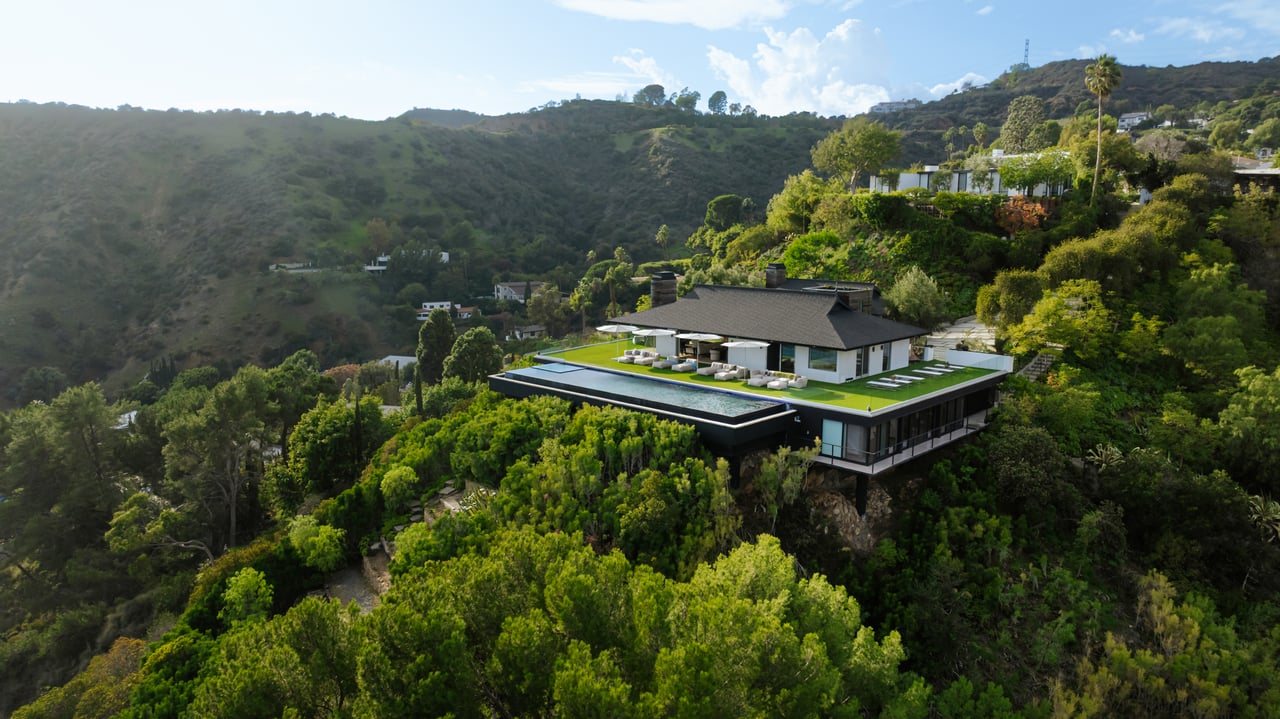 2402 Carman Crest Dr