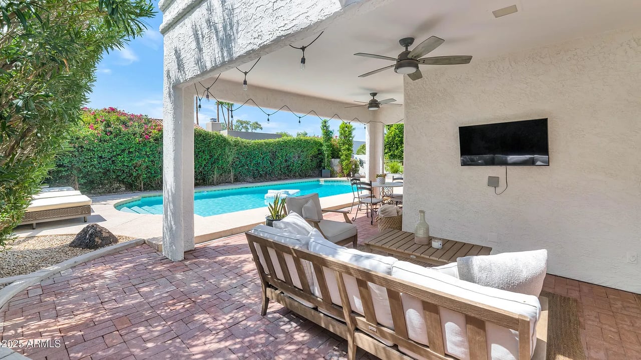 8007 E Del Rubi Dr