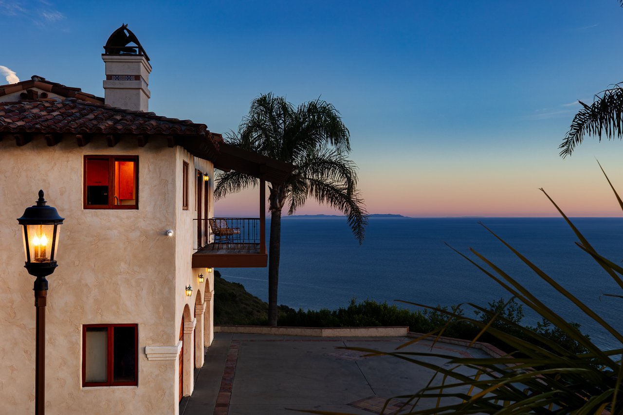 4240 Avenida De La Encinal