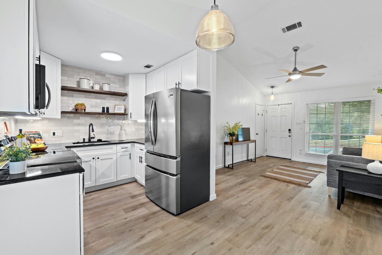 Bright & Chic Corner Lot Home in Coppertree Condos
