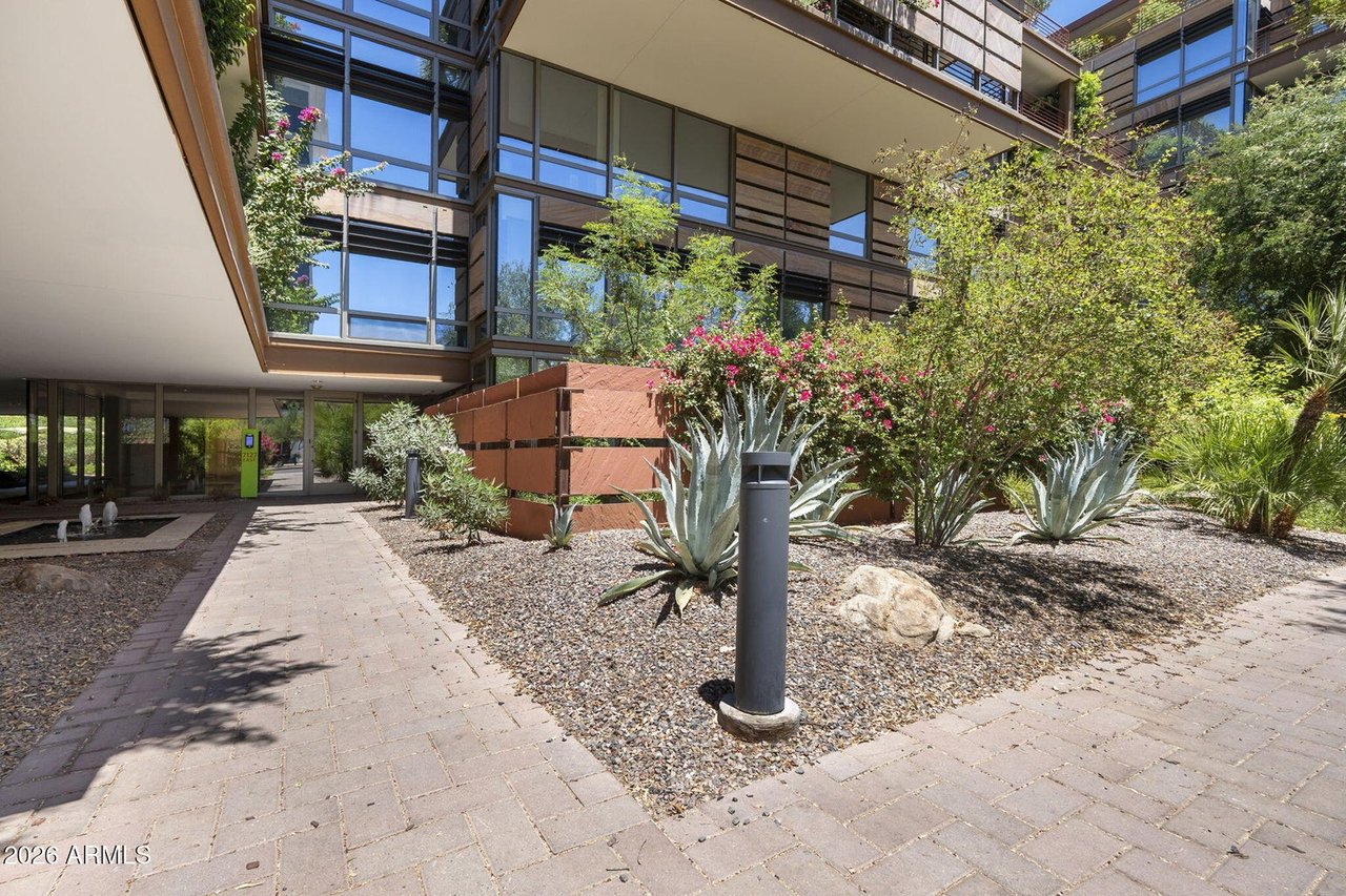 7127 E Rancho Vista Dr #1006