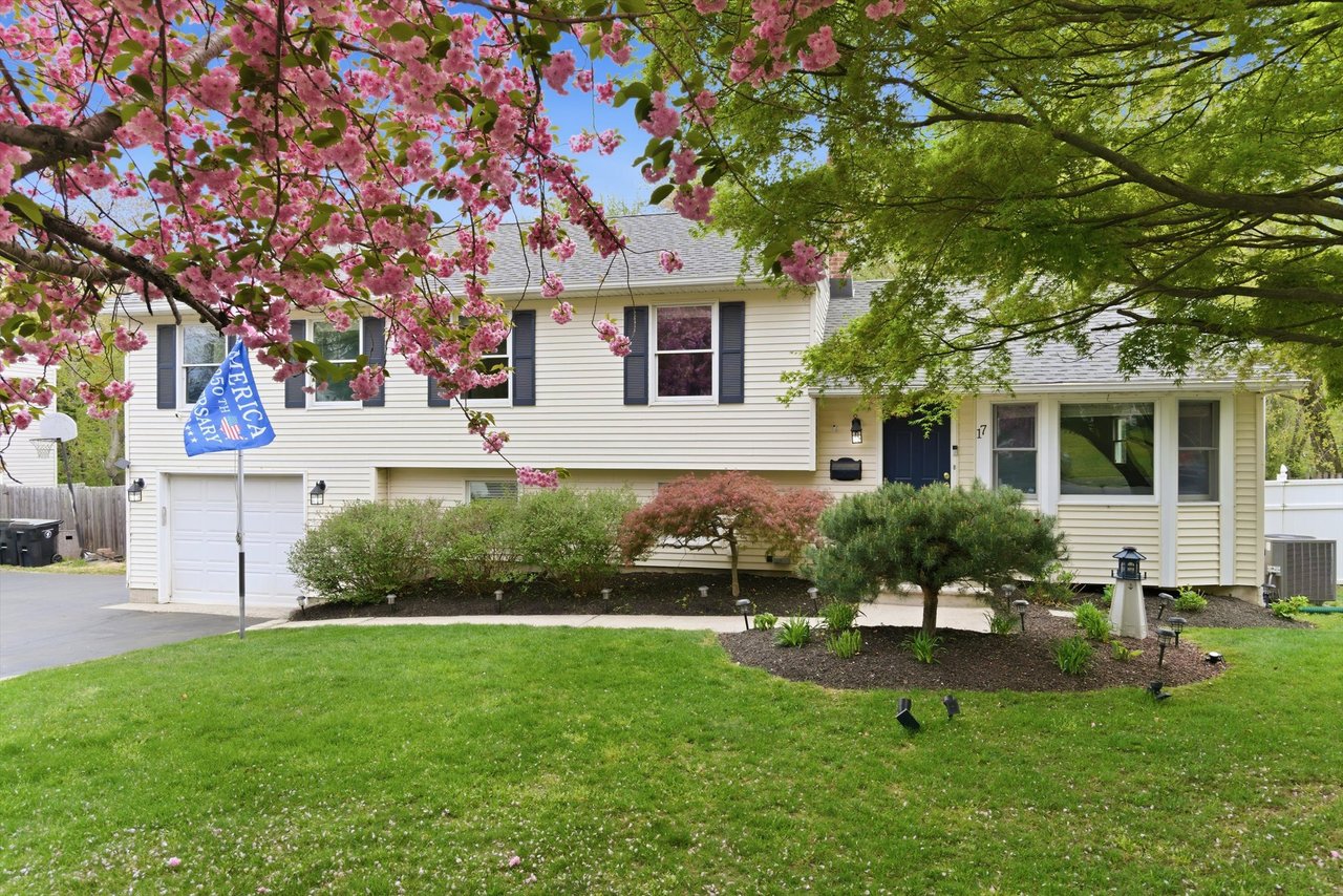 17 Millbrook Drive, Middletown, NJ