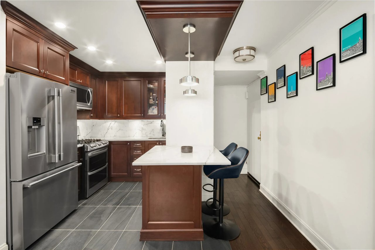 7 E 35TH St #4E