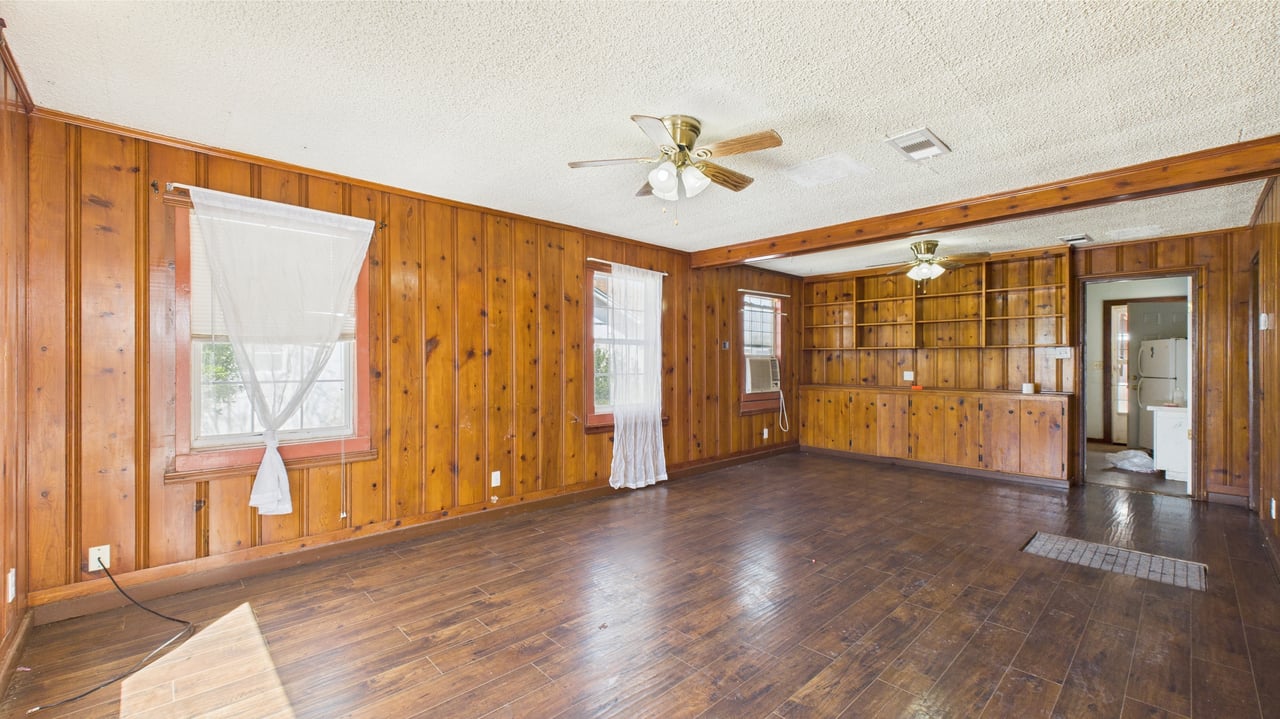 1017 W 5th