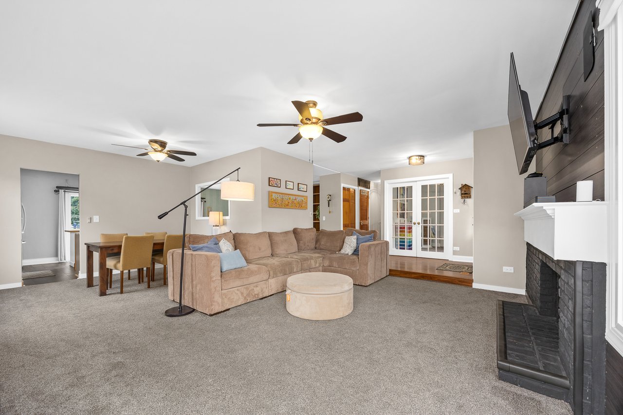 230 Plymouth Ln 