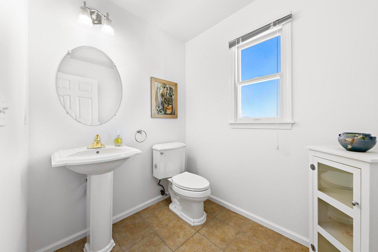 7 W Julia Ave, Long Beach Twp