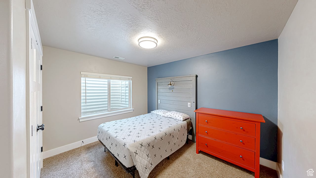 918 S River Ridge Ln