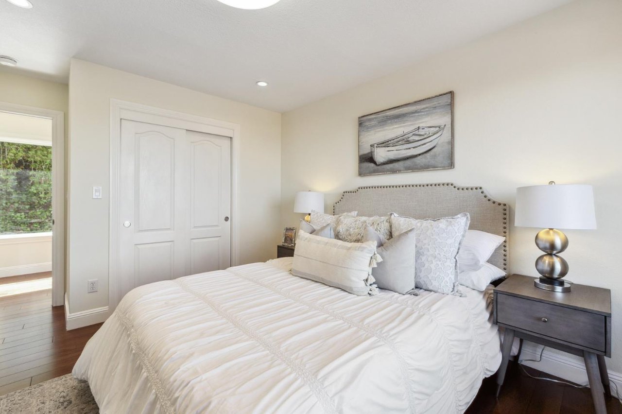 1829 Loyola Dr
