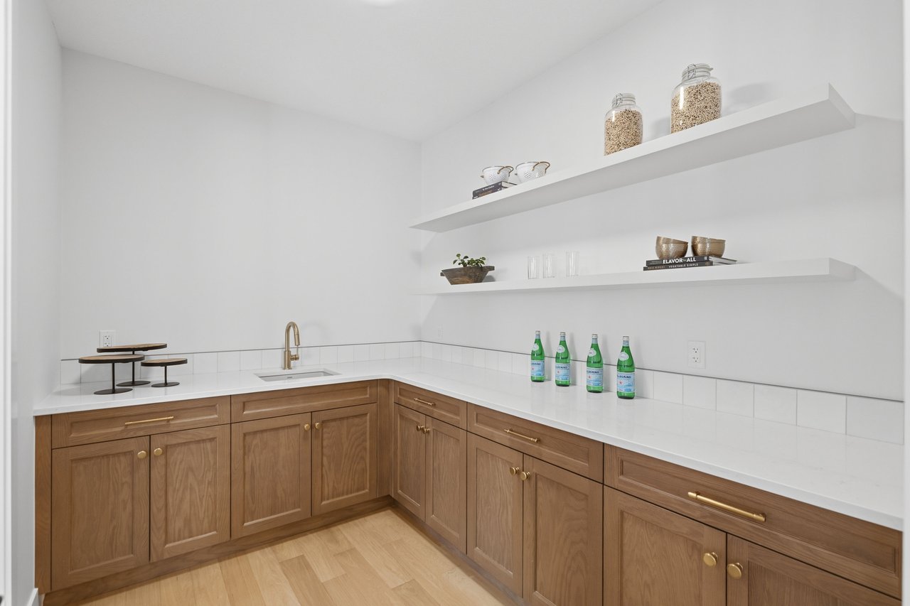 378 Bessborough Drive SW
