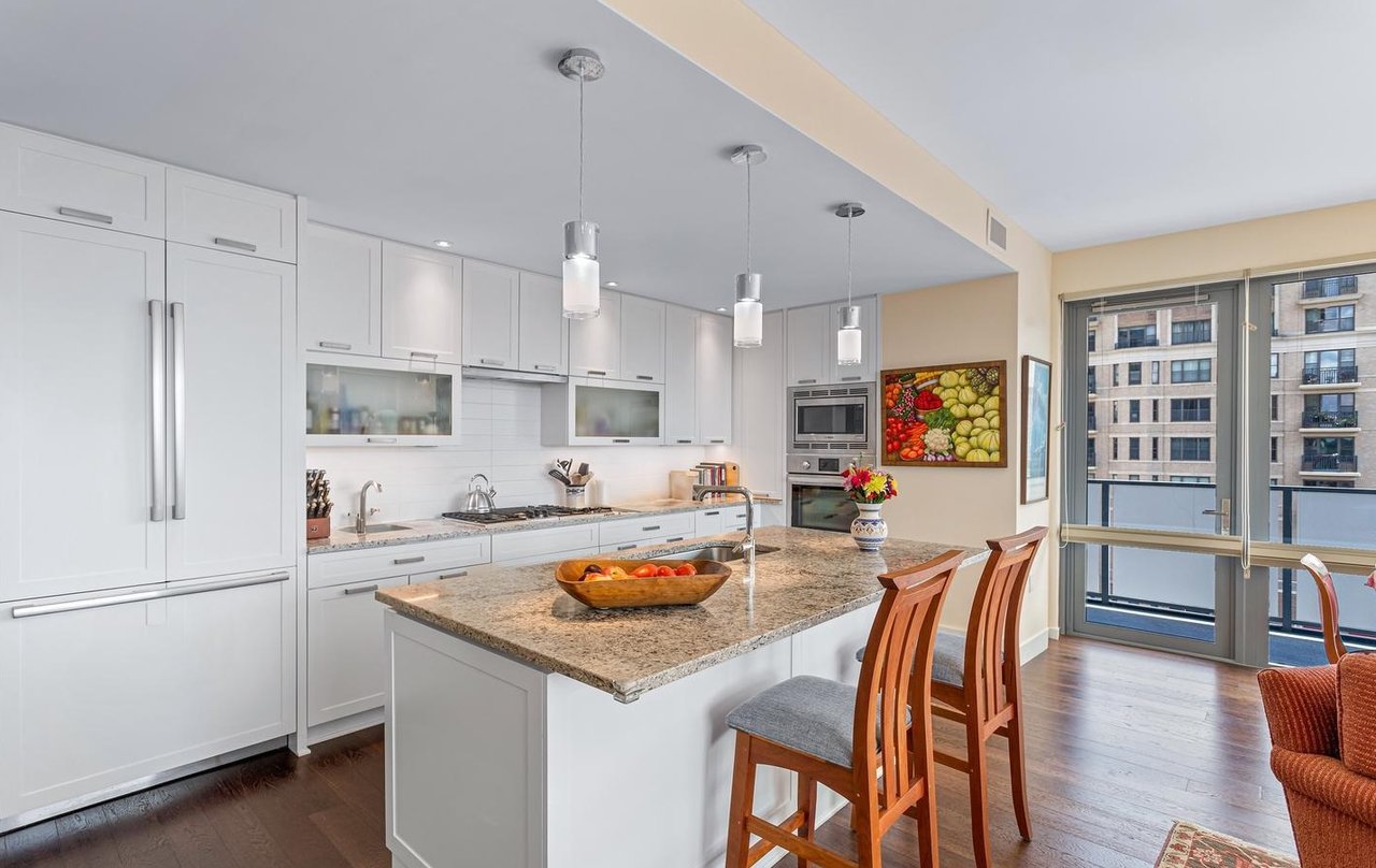 4960 FAIRMONT AVENUE #807