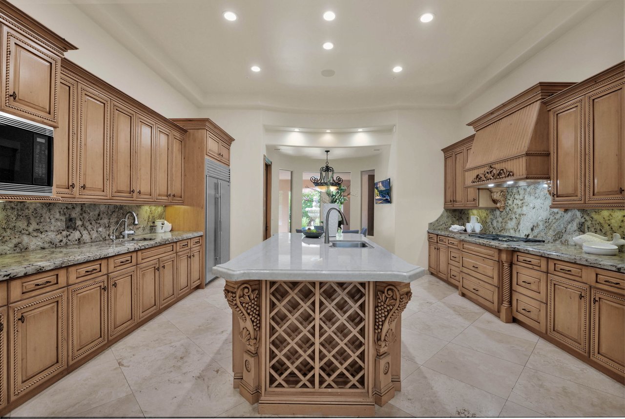 4141 E LAKESIDE Lane