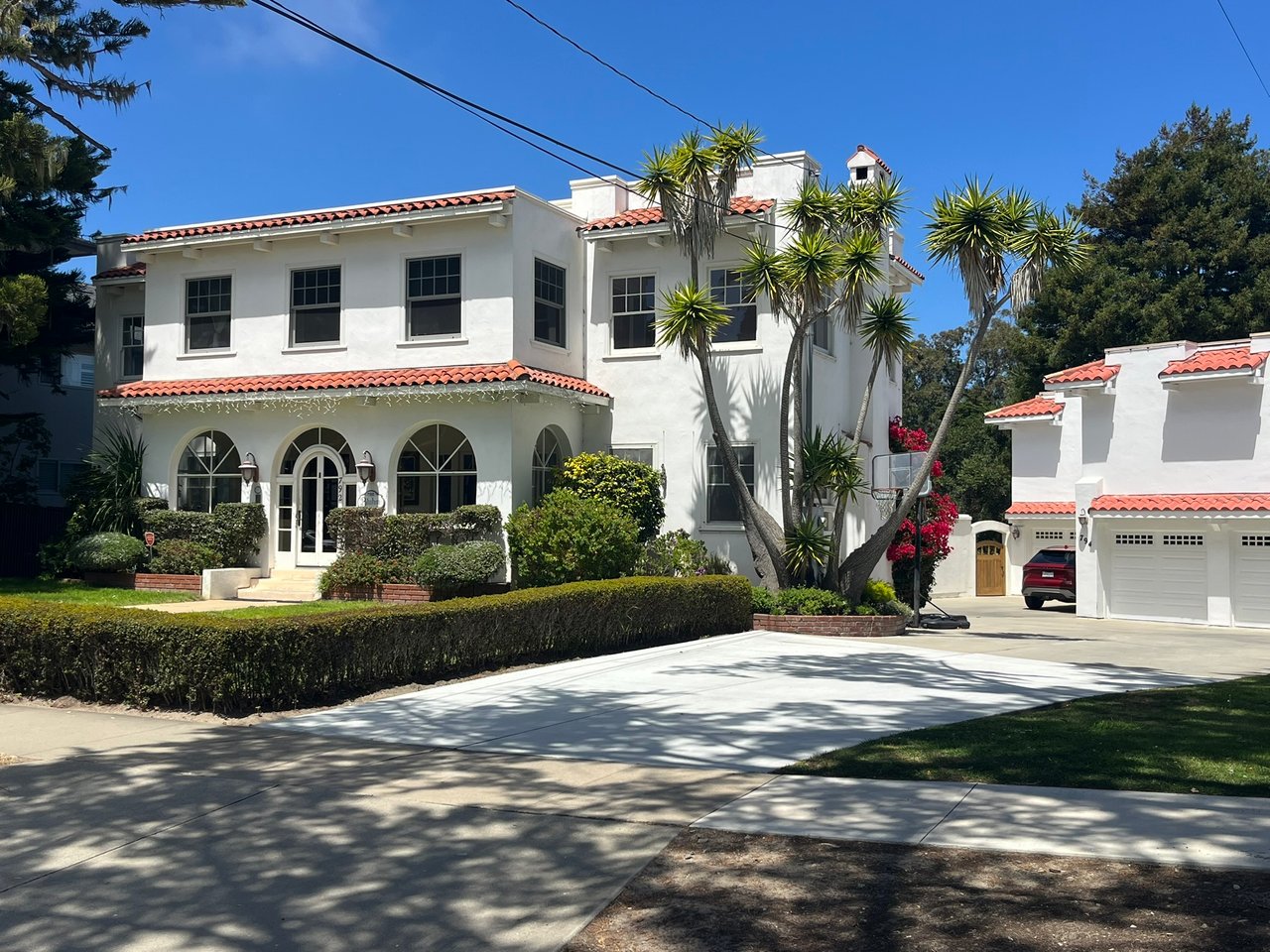 Lighthouse Avenue