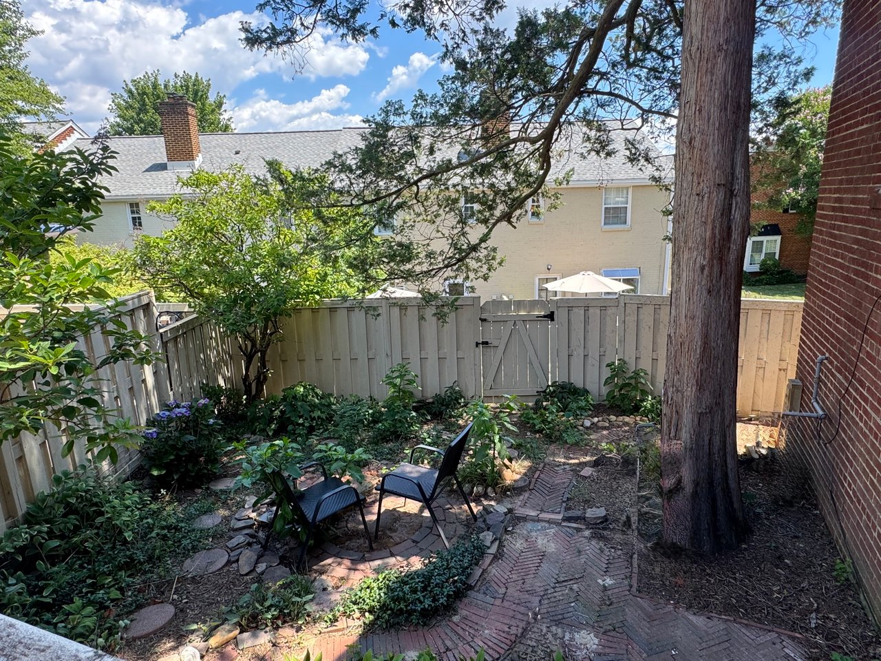 Investor Special! 3-Level End Unit w/ Huge Upside in Fairlington Towne