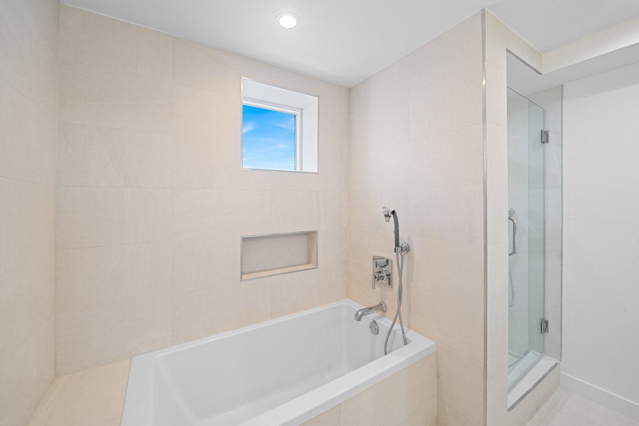 1800 Sunset Harbour 1202/04