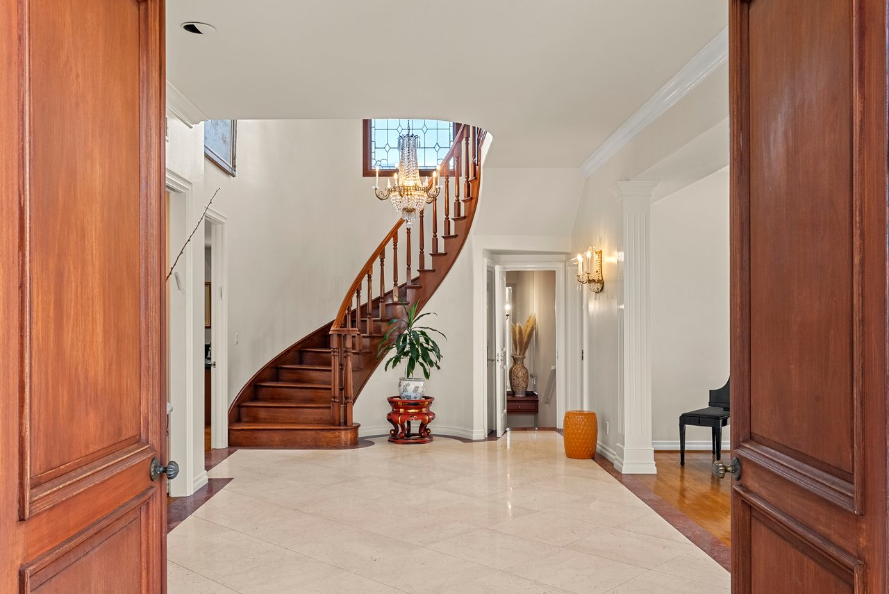201 N Palm Dr, Beverly Hills