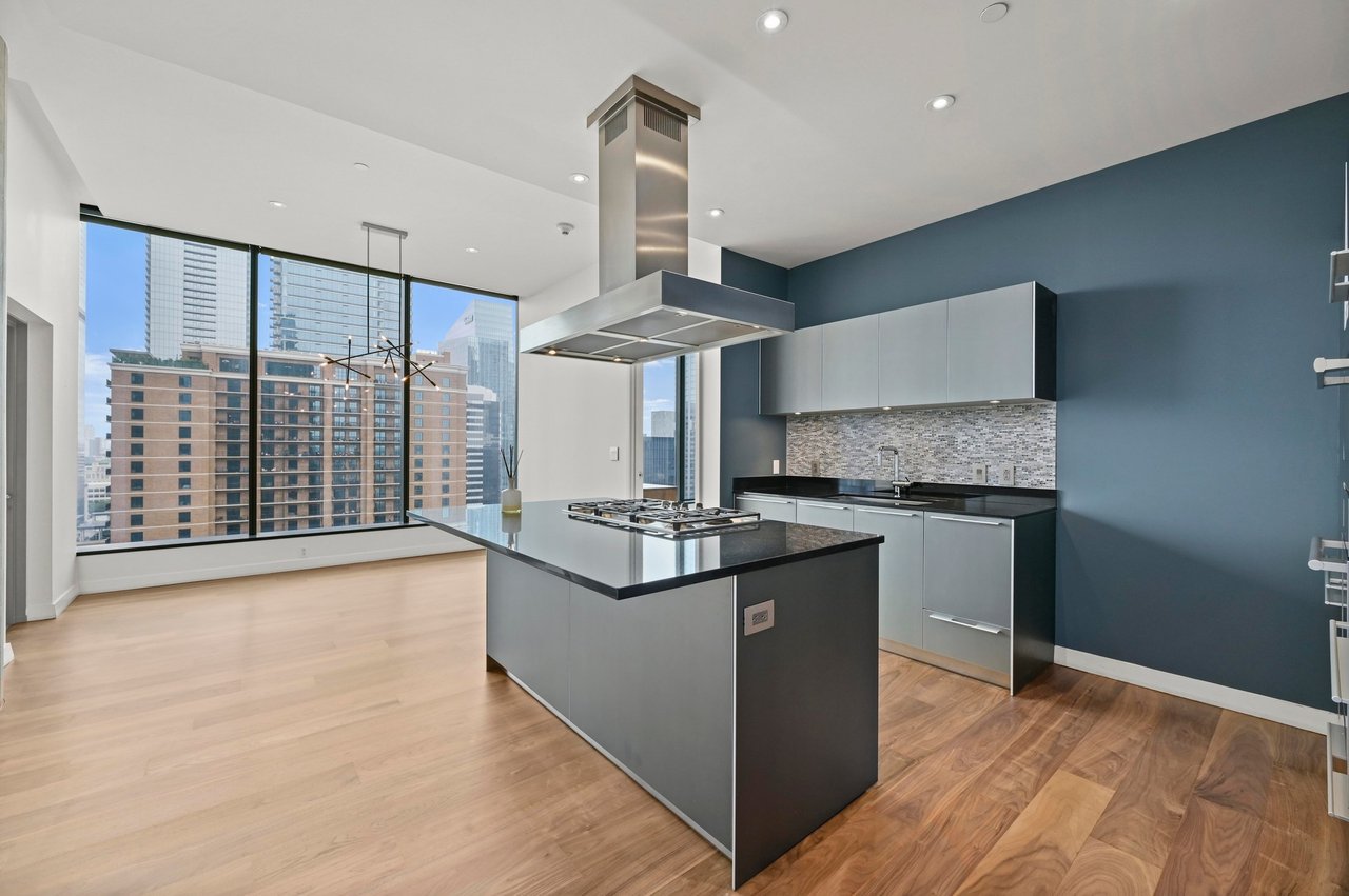 210 Lavaca St#2011